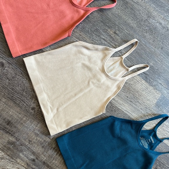 Women’s Ribbed Crop Tank Size XS/S 3 Pack - Picture 6 of 7